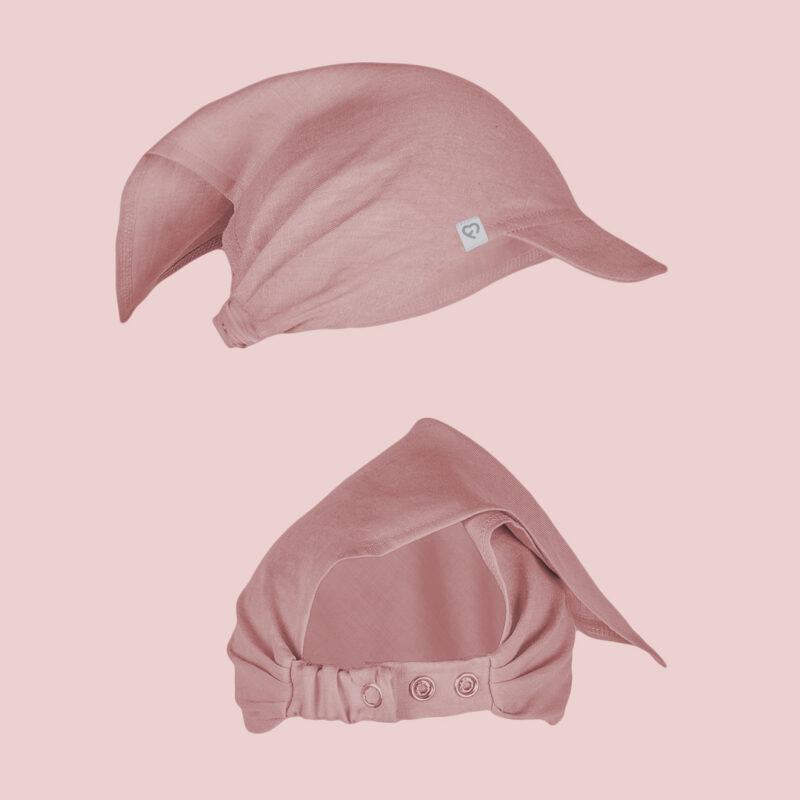 Chustka lniana z daszkiem zgaszony róż dull pink linen baby hat background